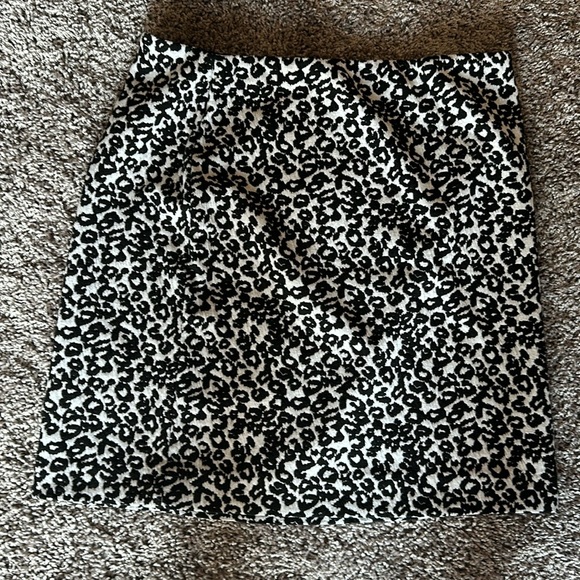 EXPRESS MINI SKIRT ANIMAL PRINT ELASTIC WAIST BLACK/WHITE STRETCH SZ MED - Picture 3 of 7